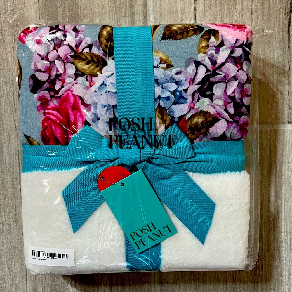 *sold*BNWT posh peanut plush patoo, limited edition